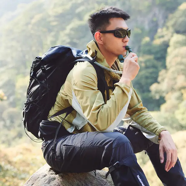 5 - Питьевая система (гидратор) 2 л Naturehike CNK2450CF011. Белый