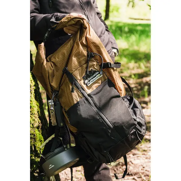 11 - Рюкзак туристичний Naturehike CNK2300016, 30+5л. Коричневий