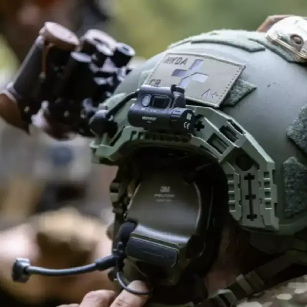 5 - Ліхтар тактичний для шолома Nextorch rStar (Li). Чорний