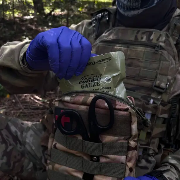 2 - Гемостатичний бинт QuikClot Combat Gauze Z-Folded XL