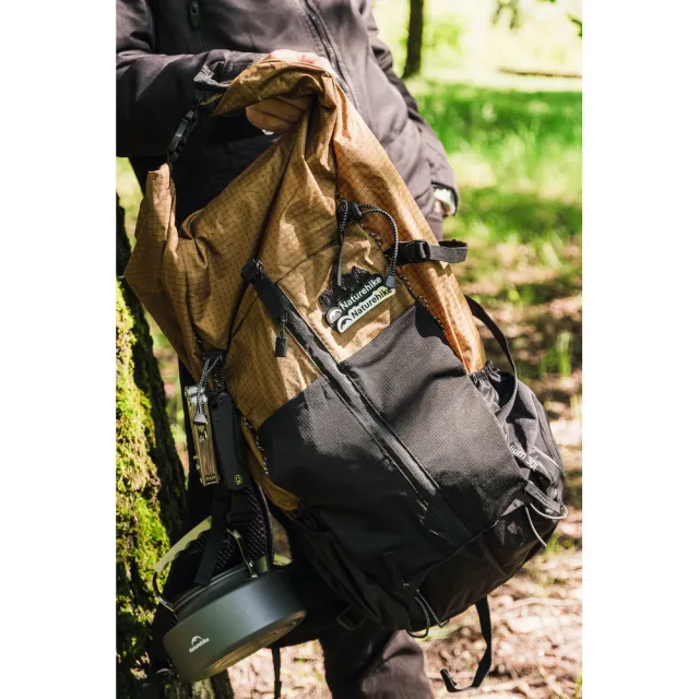 11 - Рюкзак туристичний Naturehike CNK2300016, 30+5л. Коричневий
