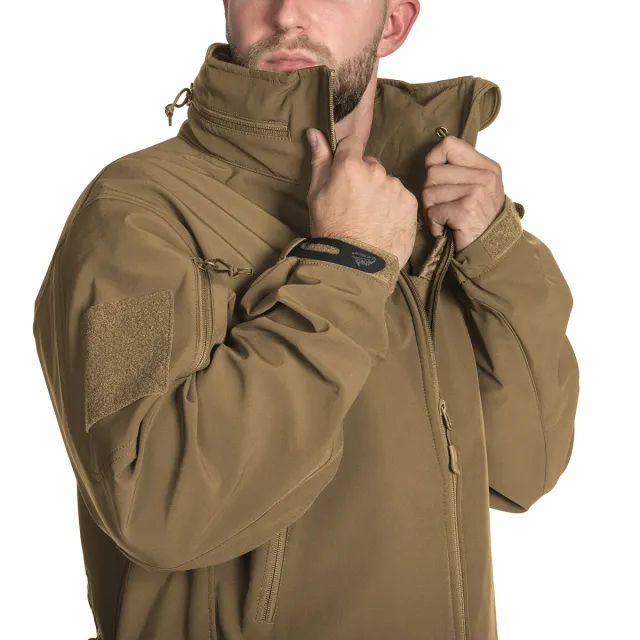 4 - Куртка Helikon Gunfighter Softshell Shark Skin Windblocker. Койот