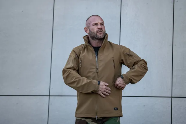 8 - Куртка Helikon Gunfighter Softshell Shark Skin Windblocker. Койот