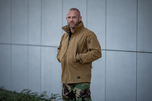 7 - Куртка Helikon Gunfighter Softshell Shark Skin Windblocker. Койот