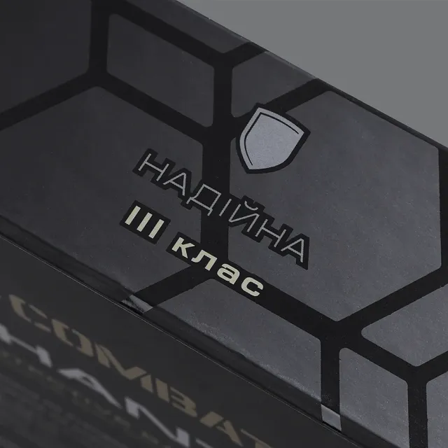 11 - Поліетиленова бронеплита Combatant 3-го класу Ultra-lightweight. Вага 1,25 кг. Розмір 26 на 33 см. Чорна