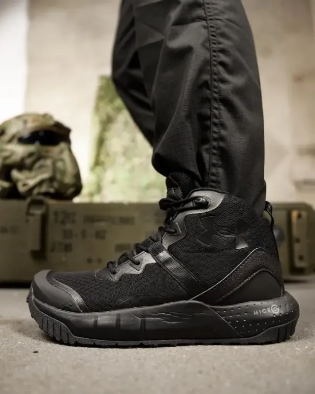 8 - Кроссовки летние тактические Under Armor . Черный