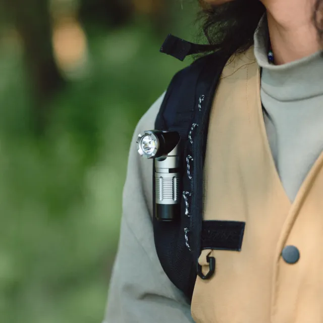 4 - Ручной фонарь с клипсой Naturehike CNK2450ZM013. Серый