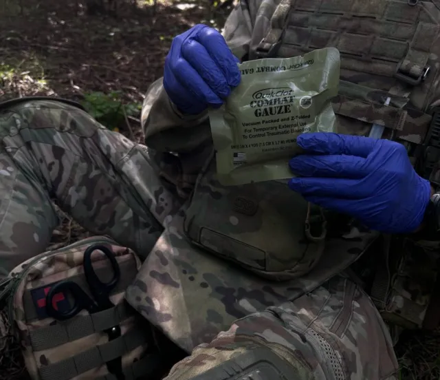 3 - Гемостатичний бинт QuikClot Combat Gauze Z-Folded
